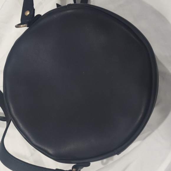 Portland Leather Large Circle Crossbody Bag In Black - Picture 5 of 11